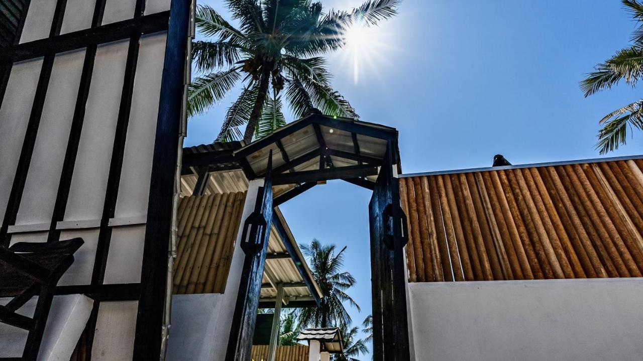 Sanctum Dive Bungalows With Private Pool Гили Траванган Экстерьер фото